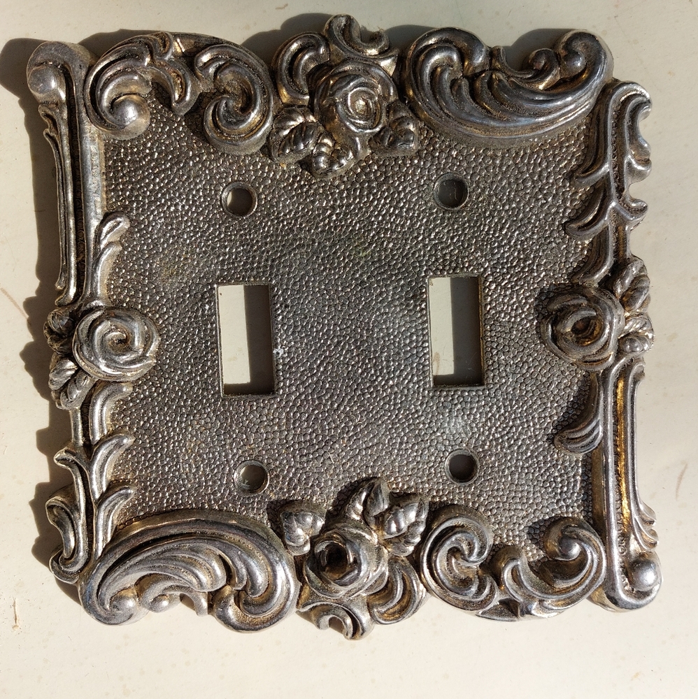 VINTAGE 1967 American Tack & Hardware Co. Wall plates, Rose, Lightswitch cover - Picture 3 of 8